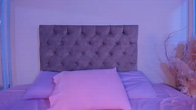 Snapshot of zoe_roux21 chatting on October 15, 2025, 3:06 am zoe roux21 online show from October 15, 2025, 3:06 am