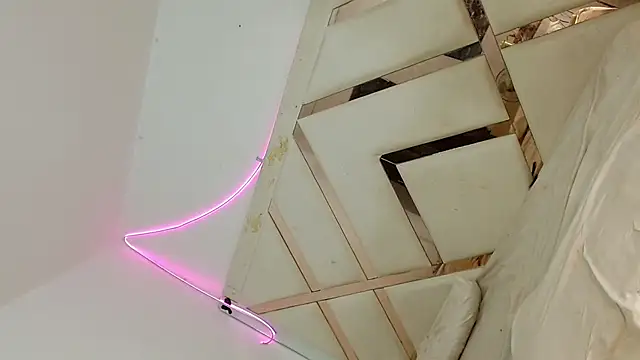 vahileht smith online show from February 18, 2025, 7:54 am