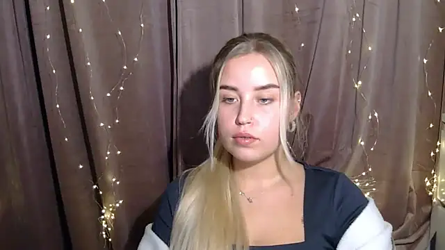KristyHoney online show from December 4, 2024, 6:28 pm