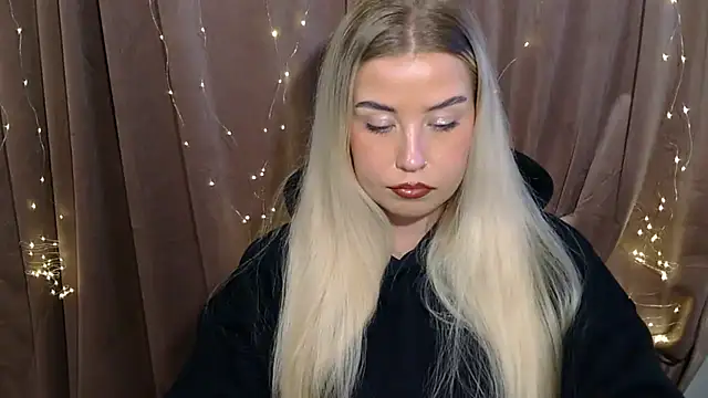 KristyHoney online show from December 12, 2024, 6:42 pm