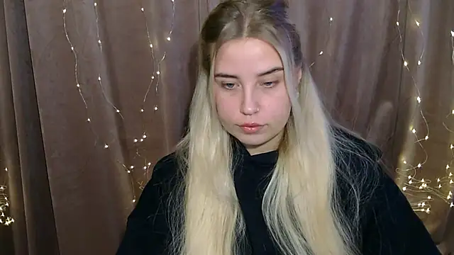 KristyHoney online show from December 14, 2024, 6:56 am