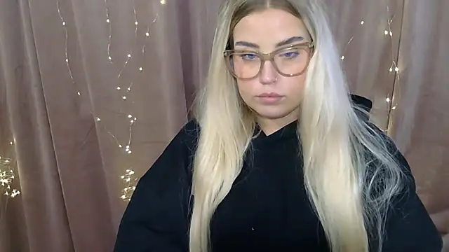 KristyHoney online show from December 16, 2024, 7:48 am