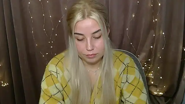 KristyHoney online show from December 20, 2024, 10:05 am