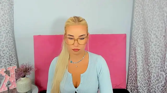 Snapshot of KristyHoney chatting on September 26, 2025, 11:36 am KristyHoney online show from September 26, 2025, 11:36 am