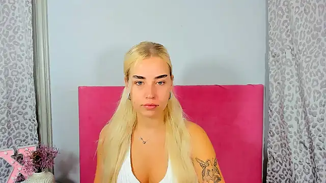 Snapshot of KristyHoney chatting on October 10, 2025, 5:17 am KristyHoney online show from October 10, 2025, 5:17 am