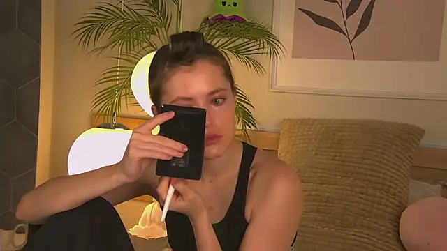 AshleyDouglas online show from February 7, 2025, 4:06 am