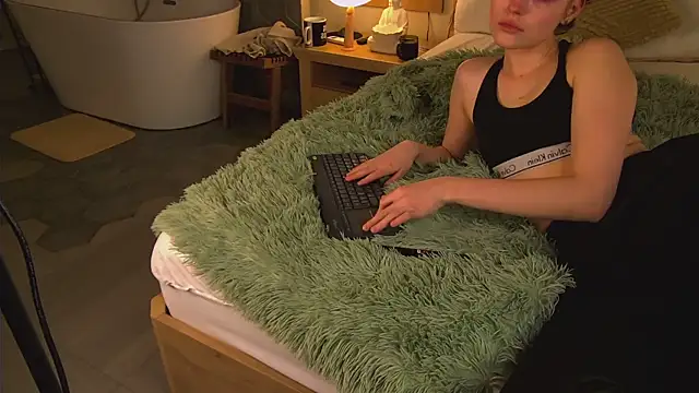 AshleyDouglas online show from February 25, 2025, 5:41 am