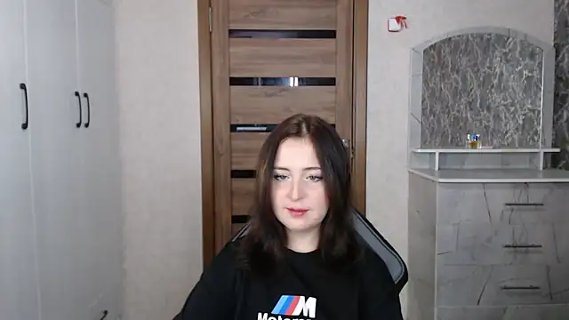 Kristy-Max online show from October 27, 2025, 8:57 pm