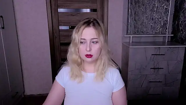 Kristy-Max online show from June 16, 2026, 7:05 pm