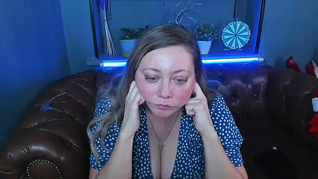 JesiaFoxi online show from December 31, 2024, 6:02 pm