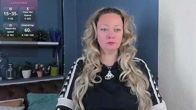 Snapshot of JesiaFoxi chatting on October 2, 2025, 11:17 am JesiaFoxi online show from October 2, 2025, 11:17 am