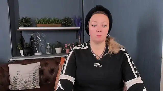 Snapshot of JesiaFoxi chatting on October 4, 2025, 11:08 am JesiaFoxi online show from October 4, 2025, 11:08 am