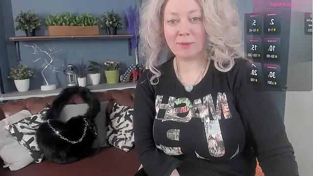 JesiaFoxi online show from February 9, 2026, 4:44 pm