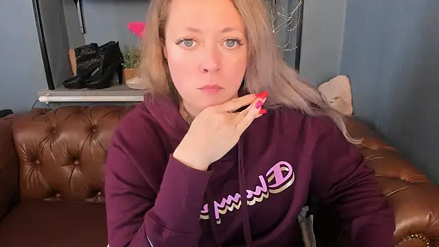 JesiaFoxi online show from June 24, 2026, 5:34 pm