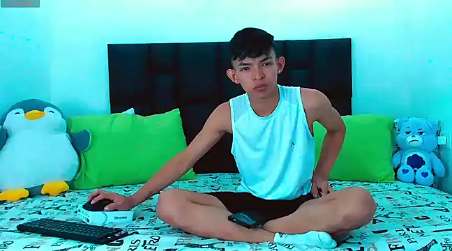 Snapshot of Tonny_twink_ chatting on February 6, 2025, 4:53 am Tonny twink  online show from February 6, 2025, 4:53 am