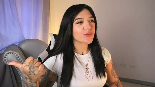 ashleyvalirya online show from May 11, 2026, 7:44 pm