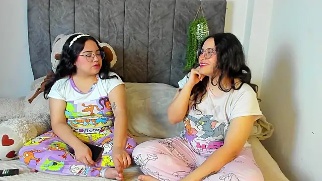 maddie-and-chelsea- online show from February 12, 2026, 4:13 pm