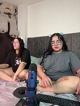 Snapshot of maddie-and-chelsea- chatting on April 12, 2026, 9:14 am maddie-and-chelsea- online show from April 12, 2026, 9:14 am