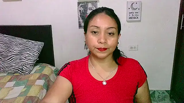 Snapshot of zaray_bella chatting on February 13, 2025, 11:04 pm zaray bella online show from February 13, 2025, 11:04 pm