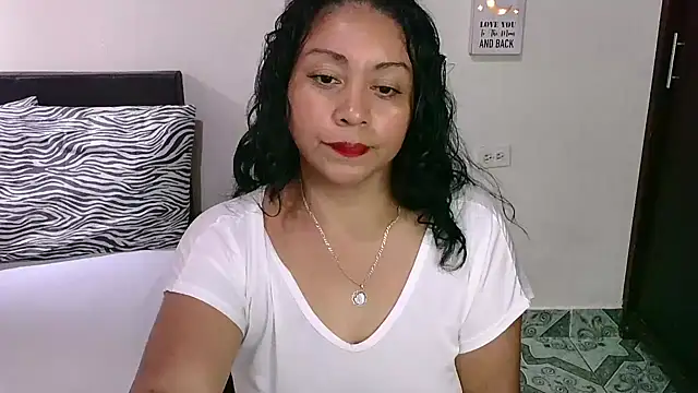 Snapshot of zaray_bella chatting on March 5, 2025, 7:49 pm zaray bella online show from March 5, 2025, 7:49 pm