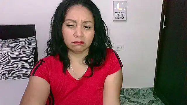 Snapshot of zaray_bella chatting on March 6, 2025, 10:58 pm zaray bella online show from March 6, 2025, 10:58 pm