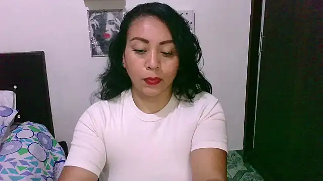 Snapshot of zaray_bella chatting on October 17, 2025, 9:39 pm zaray bella online show from October 17, 2025, 9:39 pm