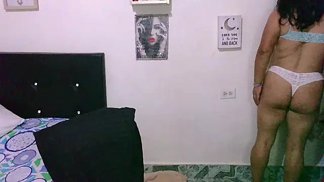 Snapshot of zaray_bella chatting on October 22, 2025, 9:36 pm zaray bella online show from October 22, 2025, 9:36 pm