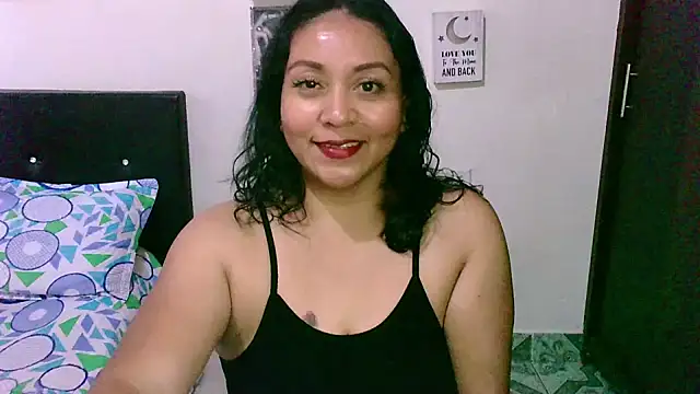 Snapshot of zaray_bella chatting on November 1, 2025, 10:12 pm zaray bella online show from November 1, 2025, 10:12 pm