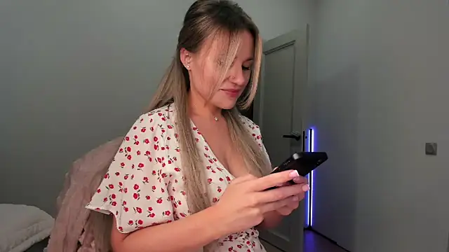 Snapshot of _cometoseeme_ chatting on September 21, 2025, 5:58 pm cometoseeme online show from September 21, 2025, 5:58 pm