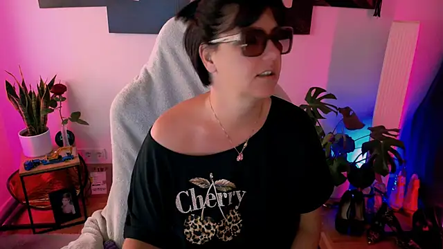 NatiLove35 online show from June 12, 2026, 5:28 am