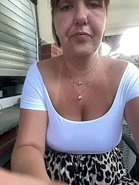 NatiLove35 online show from June 24, 2026, 6:01 am