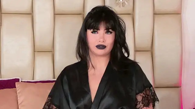 Alexa Miss online show from November 28, 2025, 7:38 pm