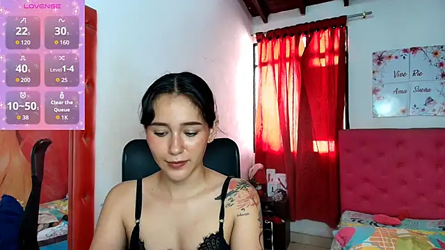 Snapshot of miley_blue_ chatting on October 30, 2025, 7:36 pm miley blue  online show from October 30, 2025, 7:36 pm