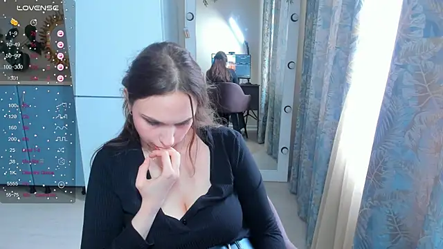 Snapshot of Traneba chatting on March 10, 2025, 8:26 am Traneba online show from March 10, 2025, 8:26 am