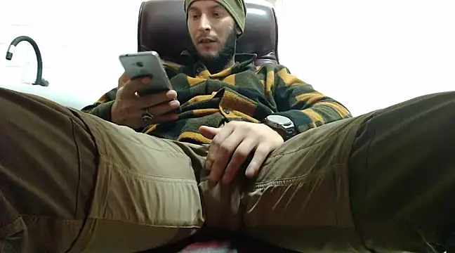 hardbigcock16 online show from December 7, 2024, 1:18 pm