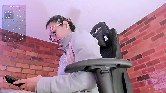 paulinabarnett- online show from December 19, 2024, 12:13 am