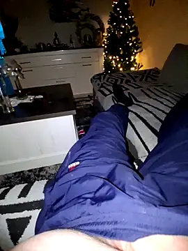 Snapshot of schlonzi81 chatting on December 19, 2025, 10:06 pm schlonzi81 online show from December 19, 2025, 10:06 pm