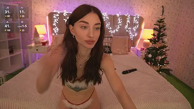 Snapshot of Alice_Arwen chatting on January 1, 2025, 12:43 am Alice Arwen online show from January 1, 2025, 12:43 am