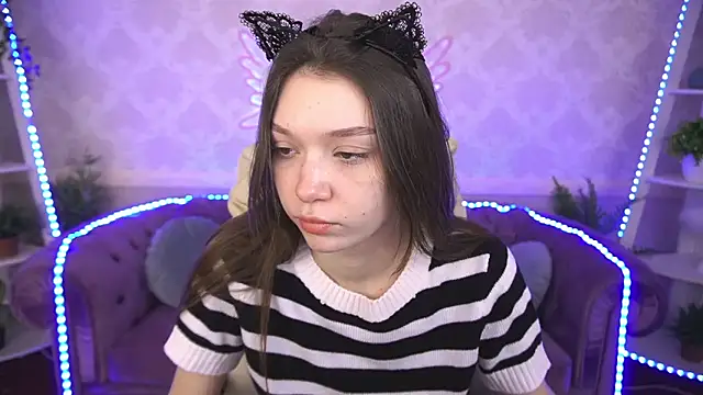 Snapshot of Cherry_Wipe chatting on February 17, 2025, 1:32 pm Cherry Wipe online show from February 17, 2025, 1:32 pm