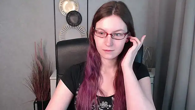 emmaxDelight online show from December 28, 2024, 7:33 am