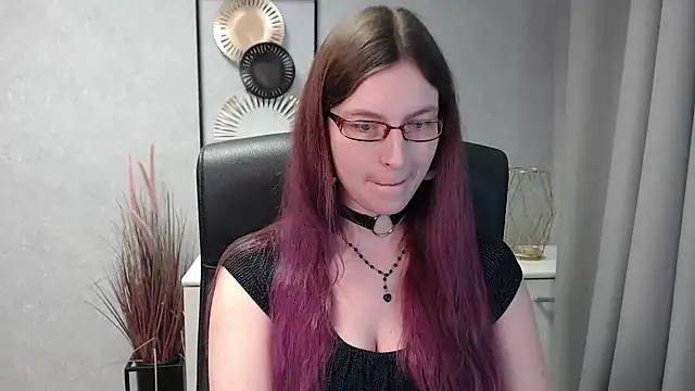 emmaxDelight online show from December 29, 2024, 10:45 am