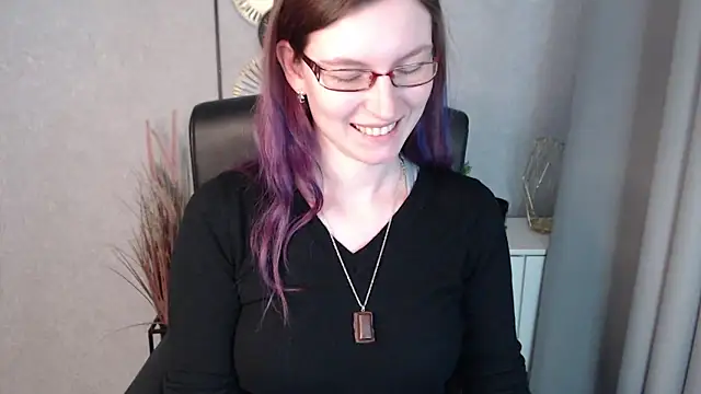 emmaxDelight online show from January 7, 2025, 10:11 am