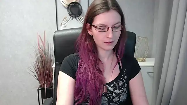 emmaxDelight online show from January 26, 2025, 7:42 am