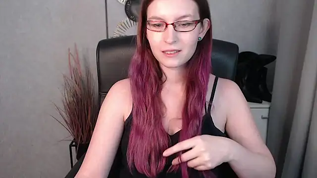 emmaxDelight online show from February 4, 2025, 6:36 am