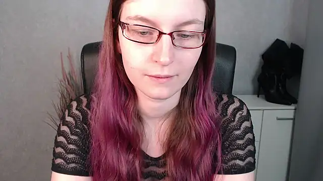 emmaxDelight online show from February 13, 2025, 9:41 am