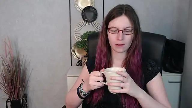 emmaxDelight online show from February 14, 2025, 6:34 am