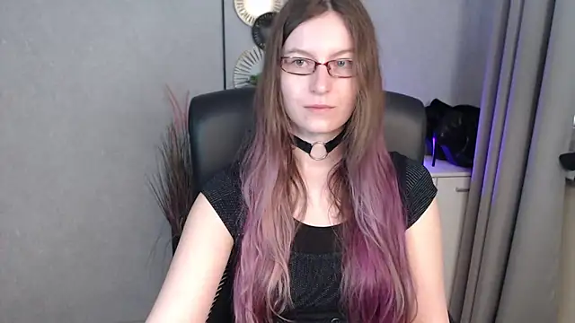 emmaxDelight online show from October 3, 2025, 5:26 am