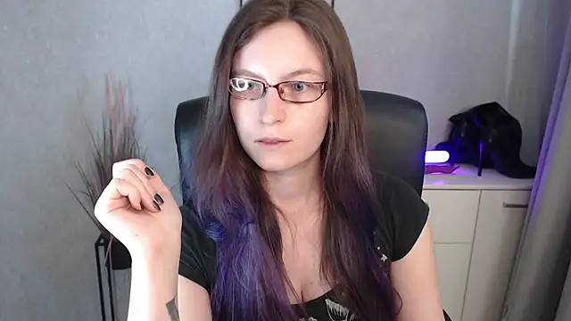 emmaxDelight online show from November 7, 2025, 1:22 pm