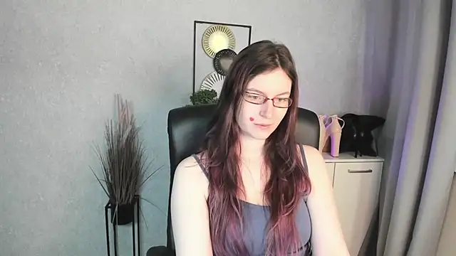 emmaxDelight online show from May 6, 2026, 5:25 am