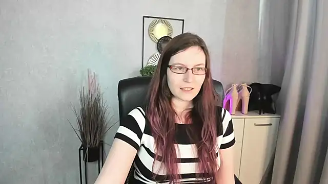 emmaxDelight online show from May 11, 2026, 5:24 am